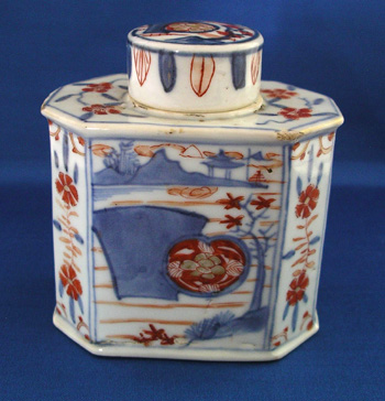Chinese Export Tea Caddy in the Imari Pattern