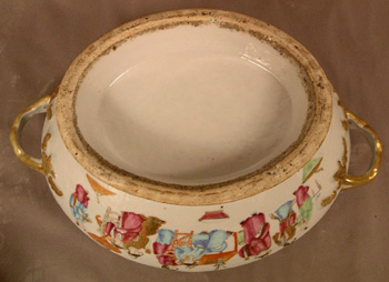 Chinese Export Soup Tureen in the Mandarin Pattern